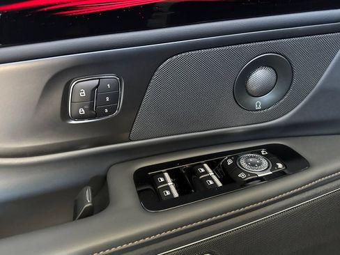 New 2026 Lincoln Nautilus Reserve AWD/4WD image 8