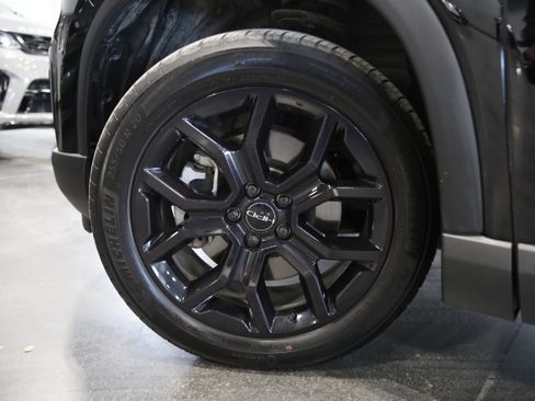 Used 2025 Honda Pilot Elite image 13