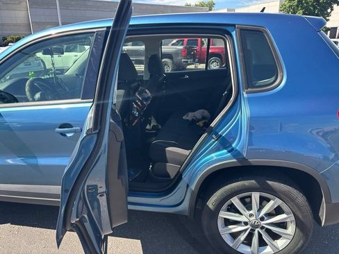 Used 2018 Volkswagen Tiguan Limited w/ Alloy Wheels Package AWD/4WD image 12