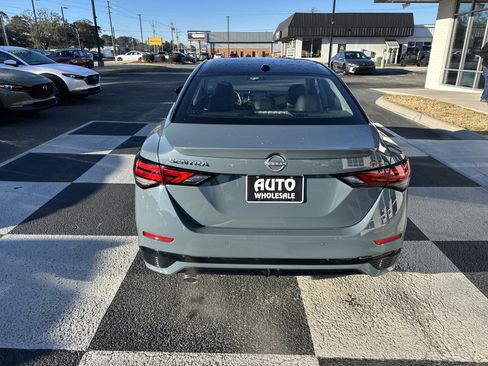 Used 2025 Nissan Sentra SR w/ SR Premium Package image 4