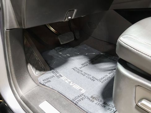 Used 2023 Cadillac Escalade Premium Luxury image 40