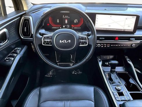 Used 2024 Kia Sorento S image 5