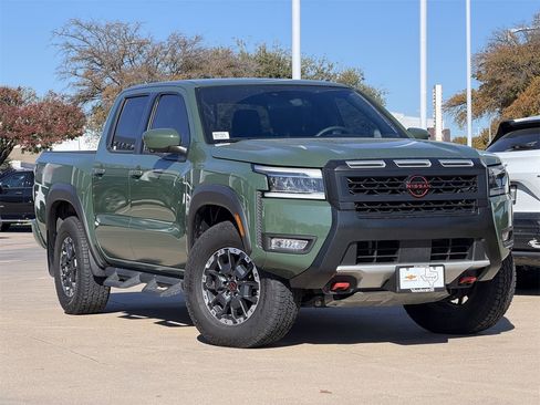 Used 2025 Nissan Frontier PRO-4X w/ Pro Convenience Package image 2