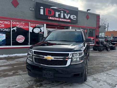 Used 2018 Chevrolet Suburban LT image 1