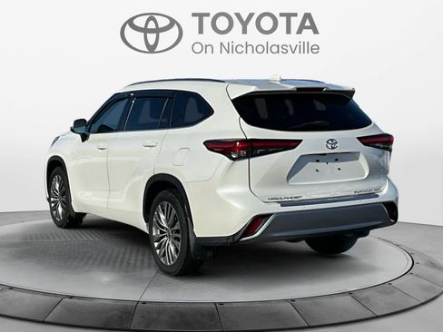Used 2020 Toyota Highlander Platinum image 4