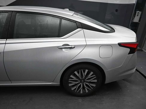Used 2023 Nissan Altima 2.5 SV FWD image 15