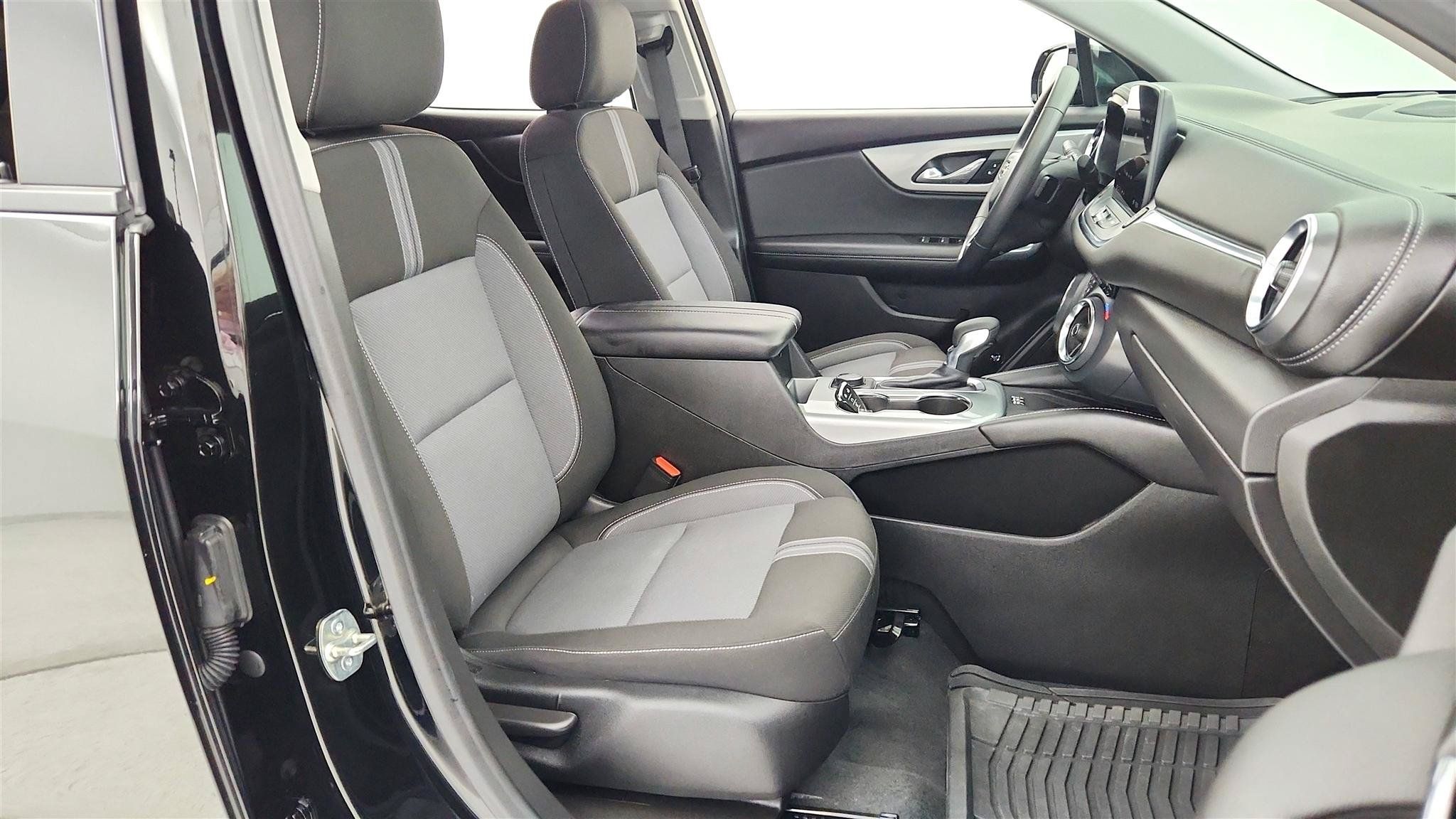 Used 2024 Chevrolet Blazer LT w/ Convenience Package FWD image 35