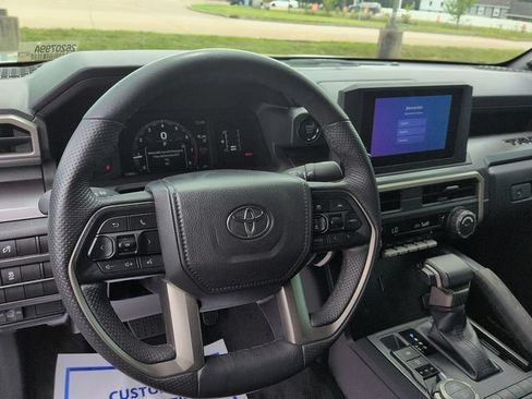 Used 2025 Toyota Tacoma SR5 AWD/4WD image 14