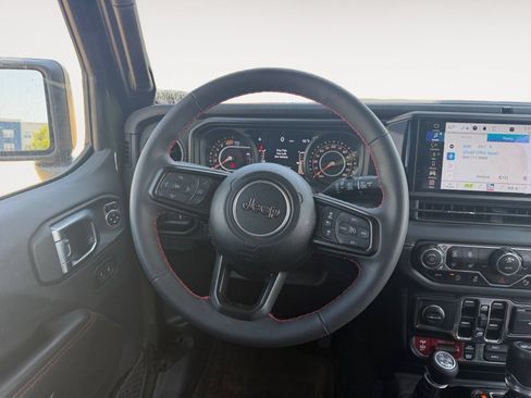 Used 2024 Jeep Wrangler Unlimited Rubicon AWD/4WD image 12