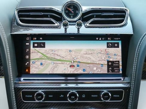 Used 2022 Bentley Bentayga AWD/4WD image 41