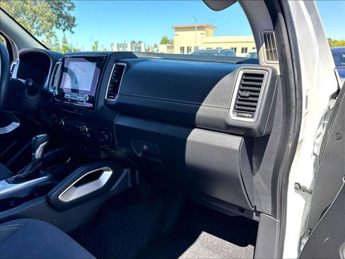 Used 2022 Nissan Frontier SV AWD/4WD image 17