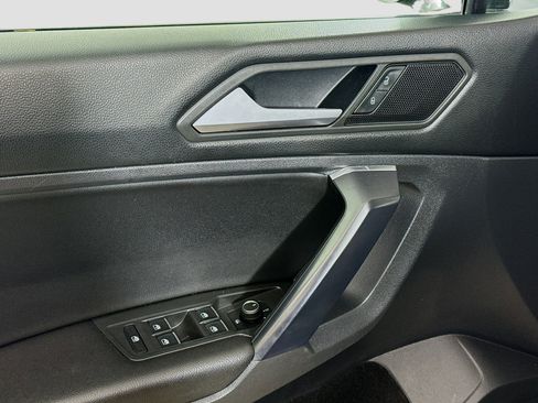 Used 2021 Volkswagen Tiguan SE FWD image 24