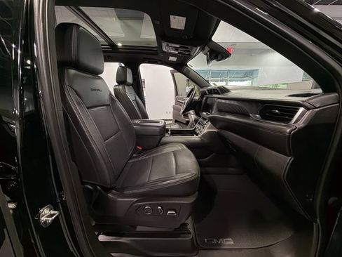 Used 2023 GMC Yukon XL Denali AWD/4WD image 13