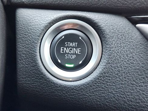 Used 2025 Cadillac XT4 Premium Luxury image 53