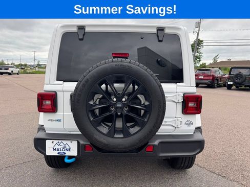 Used 2024 Jeep Wrangler Unlimited Sahara AWD/4WD image 5