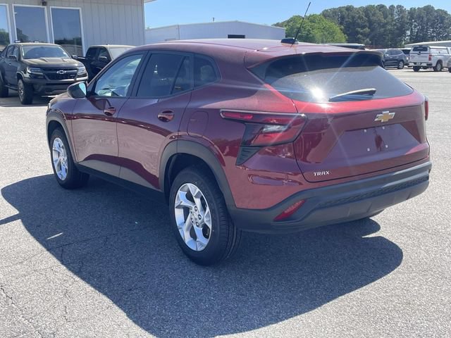 Used 2024 Chevrolet Trax LS w/ LS Convenience Package FWD image 6