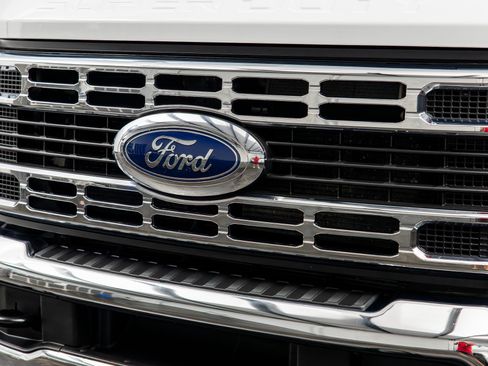 Used 2025 Ford F250 XLT w/ FX4 Off-Road Package AWD/4WD image 4