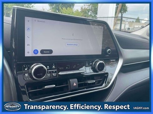 Used 2023 Toyota Highlander Platinum image 29