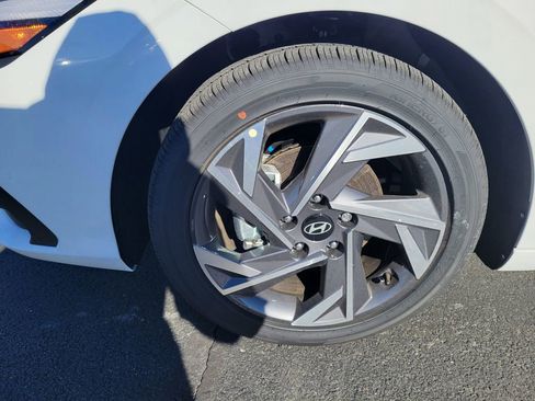New 2025 Hyundai Elantra SEL image 11