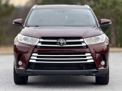 Used 2019 Toyota Highlander XLE image 2