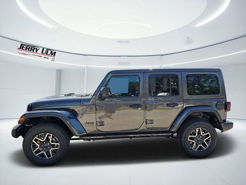 New 2025 Jeep Wrangler Unlimited Sahara w/ Technology Group AWD/4WD image 3