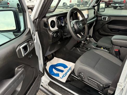 Used 2024 Jeep Gladiator Sport image 14