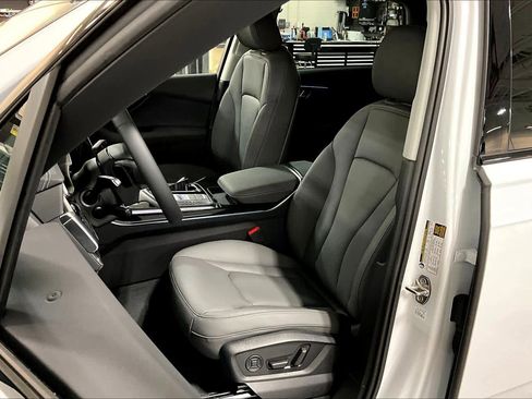 New 2026 Audi Q7 2.0T Premium image 9