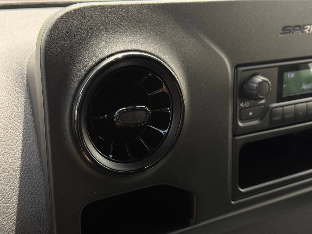 Used 2025 Mercedes-Benz Sprinter 2500 image 22