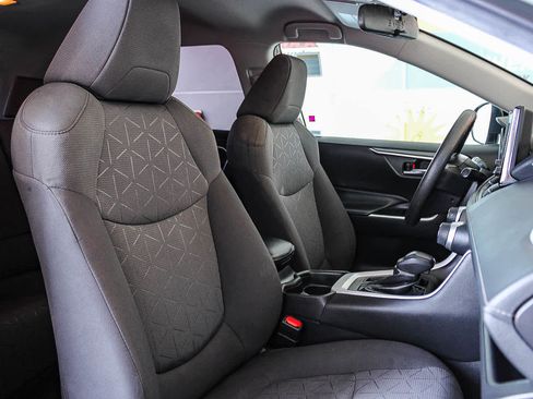 Used 2021 Toyota RAV4 XLE w/ Carpet Mat Package (TMS) FWD image 16