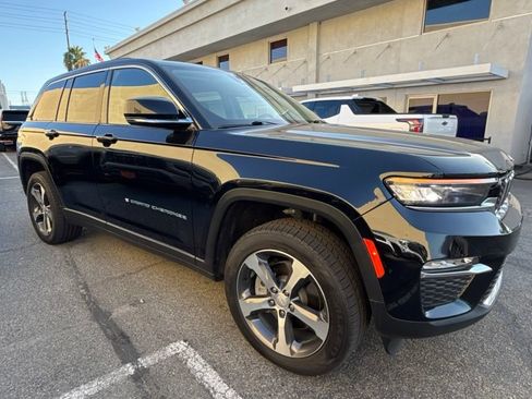 Used 2023 Jeep Grand Cherokee 4WD 4xe image 9
