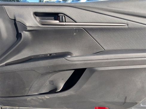 Used 2025 Toyota Camry SE image 35