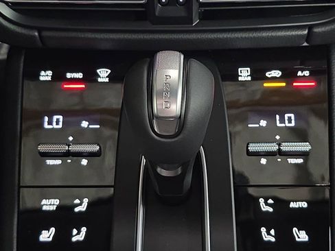 New 2026 Porsche Macan image 19