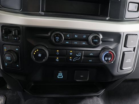 Used 2024 Ford F350 XLT image 9