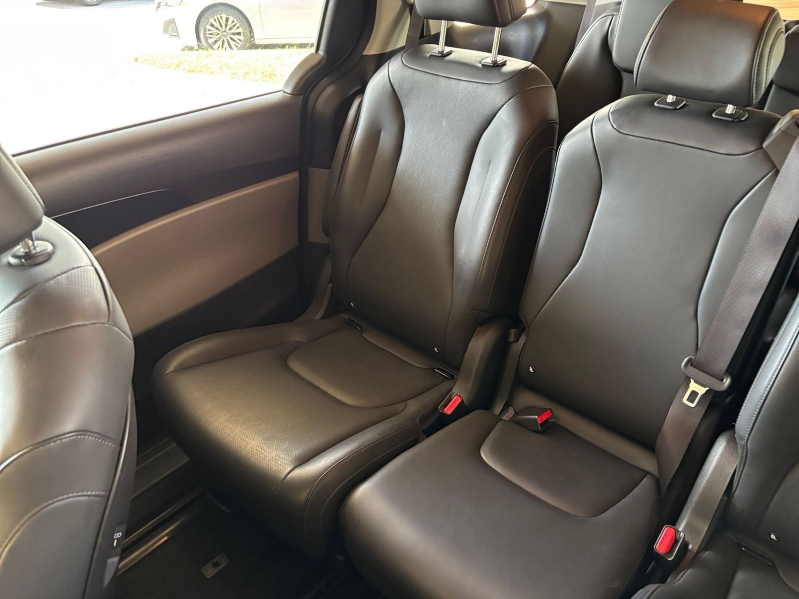 Used 2026 Kia Carnival FWD image 41