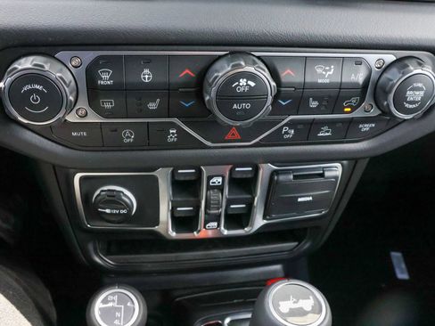 New 2026 Jeep Wrangler Unlimited Sahara AWD/4WD image 23