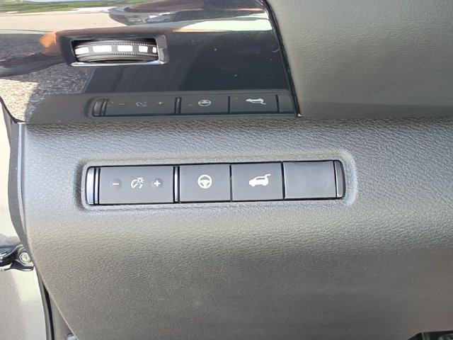 Used 2026 Nissan Pathfinder SV FWD image 29
