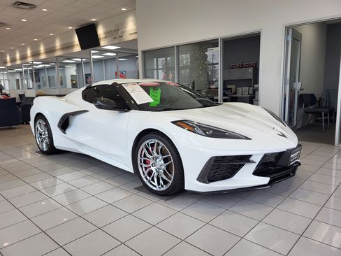 Used 2023 Chevrolet Corvette Stingray Preferred Cpe w/ Z51 Performance Package image 3