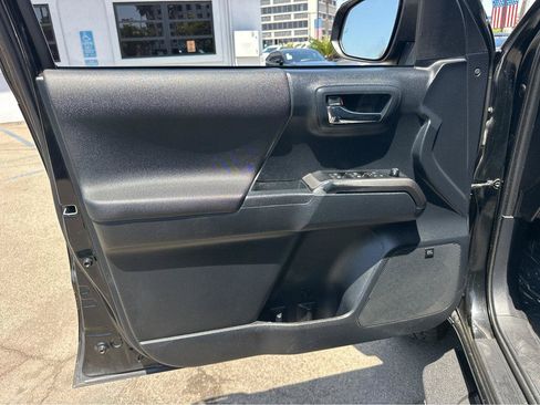 Used 2019 Toyota Tacoma TRD Sport w/ TRD Premium Sport Package RWD image 15