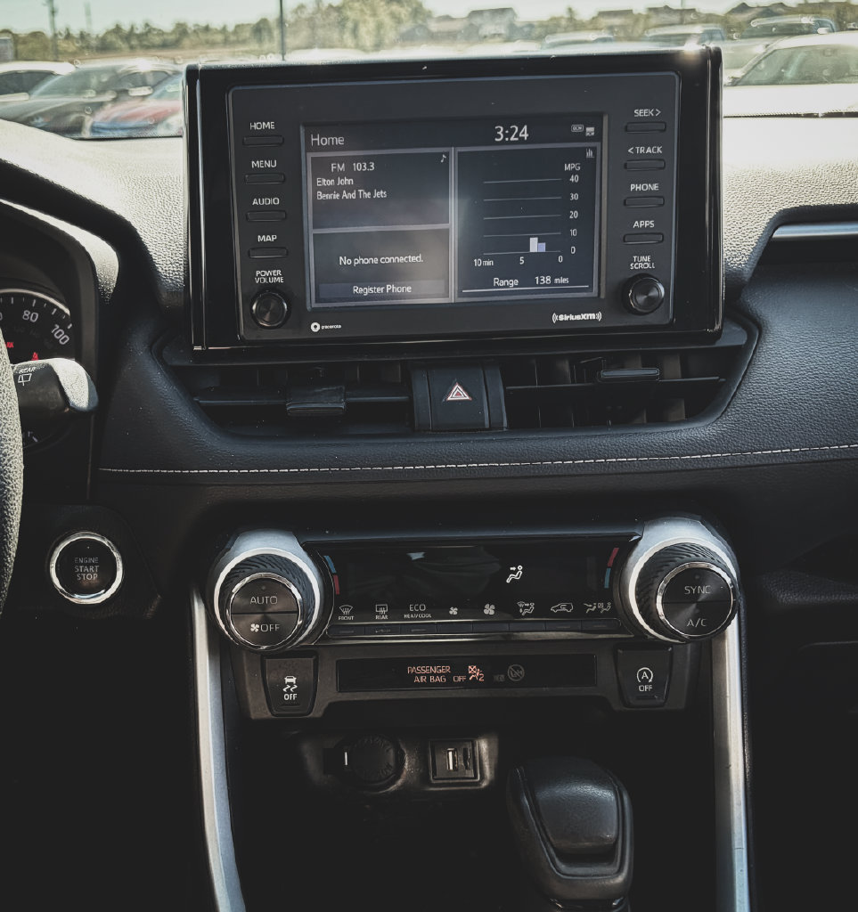 Used 2021 Toyota RAV4 XLE FWD image 10