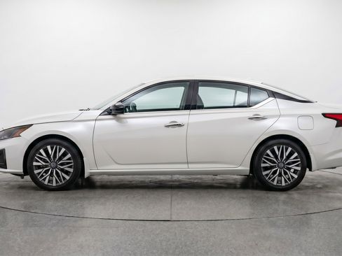 Used 2025 Nissan Altima 2.5 SV FWD image 5