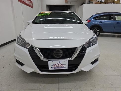 Used 2021 Nissan Versa SV image 2