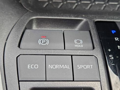 Certified 2025 Toyota RAV4 XLE FWD image 21