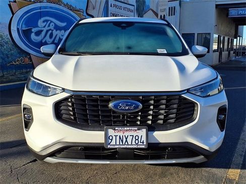 Used 2024 Ford Escape SE image 2