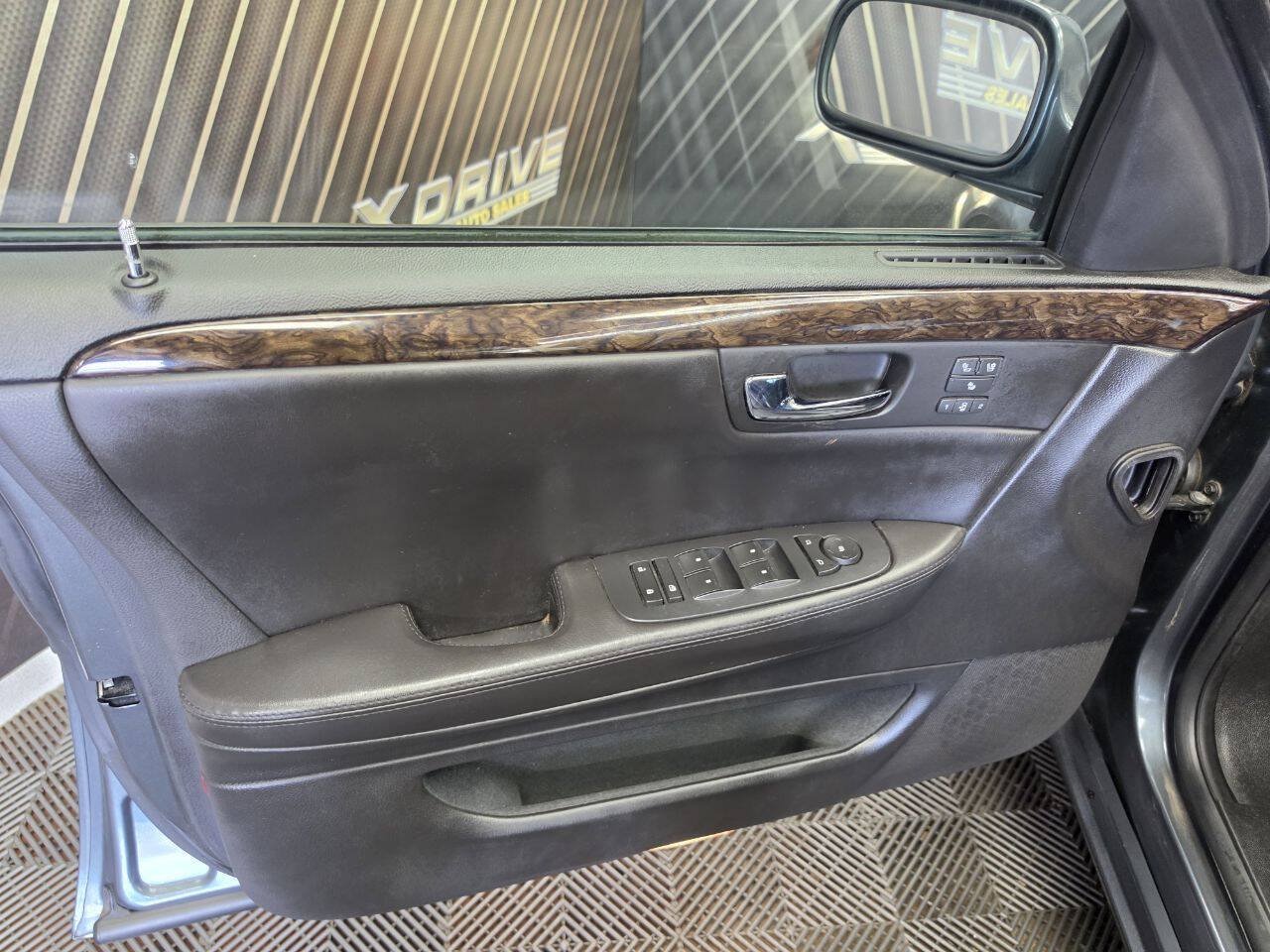 Used 2011 Cadillac DTS FWD image 12