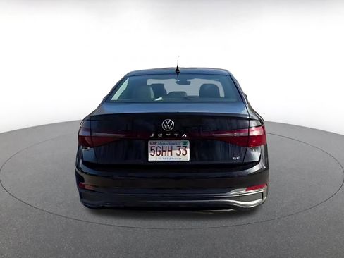 Used 2025 Volkswagen Jetta SE image 12