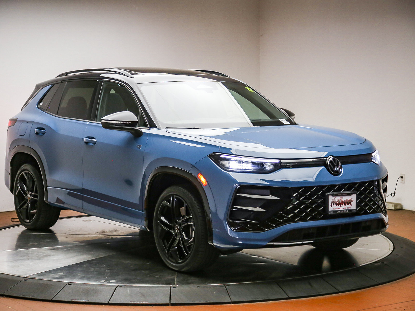 Used 2025 Volkswagen Tiguan SE R-Line AWD/4WD image 5