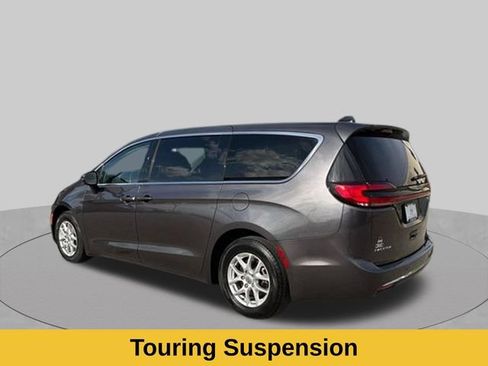 Used 2023 Chrysler Pacifica Touring-L FWD image 13