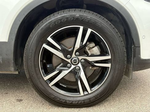 Used 2023 Volvo XC40 B5 Plus AWD/4WD image 10