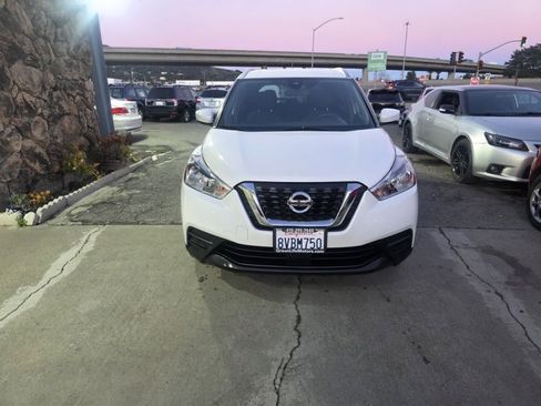 Used 2020 Nissan Kicks SV image 2