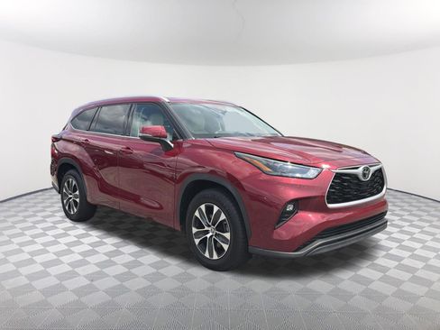Used 2022 Toyota Highlander XLE FWD image 8